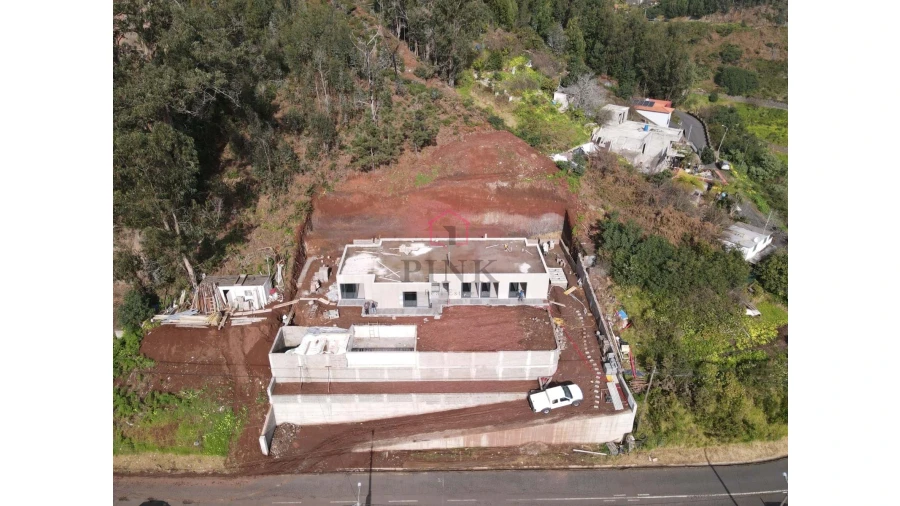 Moradia T3 para Venda em Estreito de Camara de Lobos Foto 24