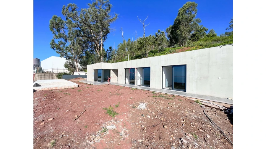 Moradia T3 para Venda em Estreito de Camara de Lobos Foto 2