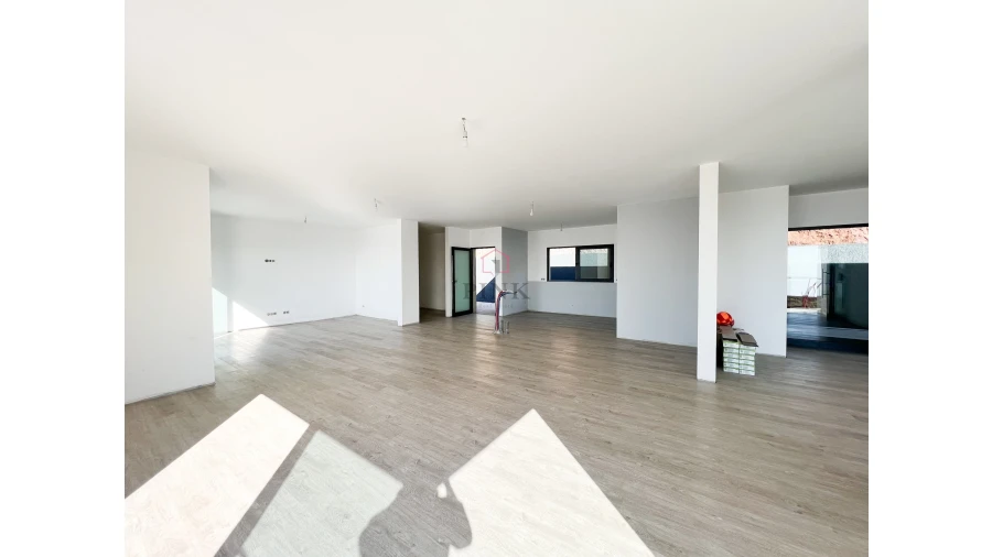 Moradia T3 para Venda em Estreito de Camara de Lobos Foto 13