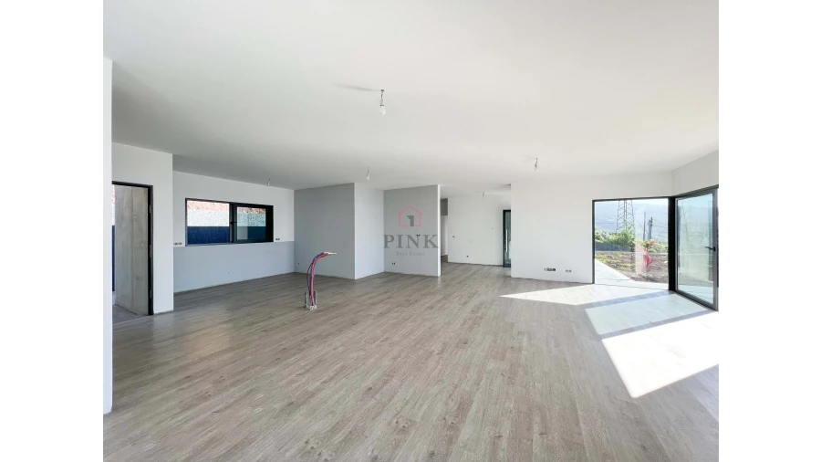 Moradia T3 para Venda em Estreito de Camara de Lobos Foto 5