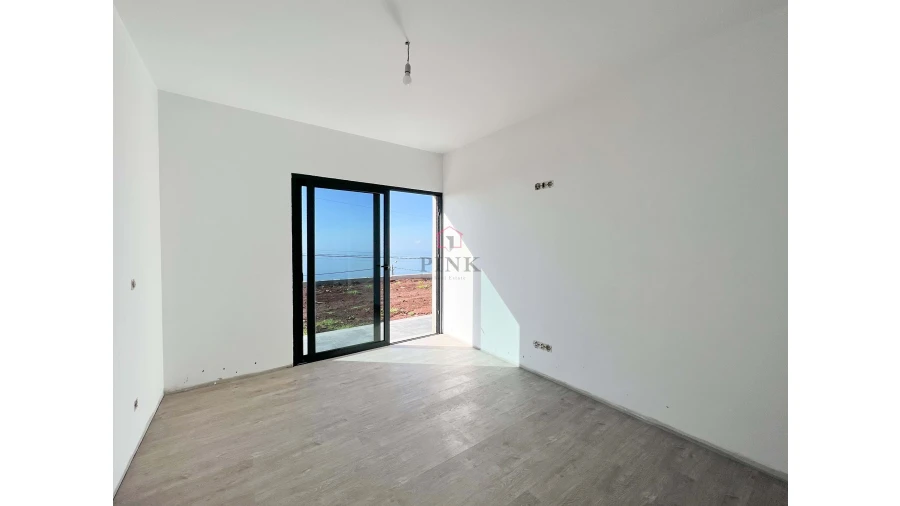 Moradia T3 para Venda em Estreito de Camara de Lobos Foto 10