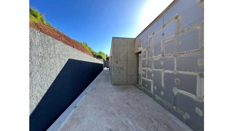 Moradia T3 para Venda em Estreito de Camara de Lobos Foto 20