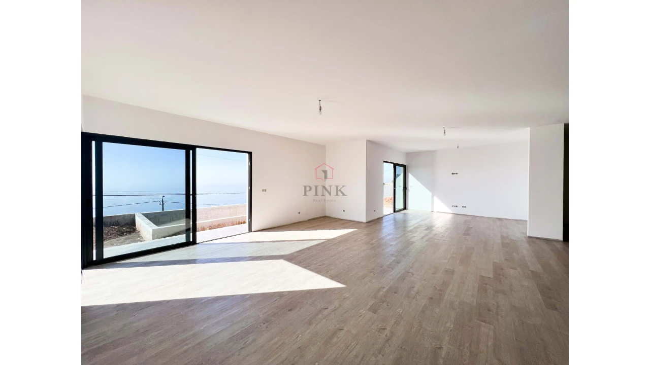 Moradia T3 para Venda em Estreito de Camara de Lobos Foto 9