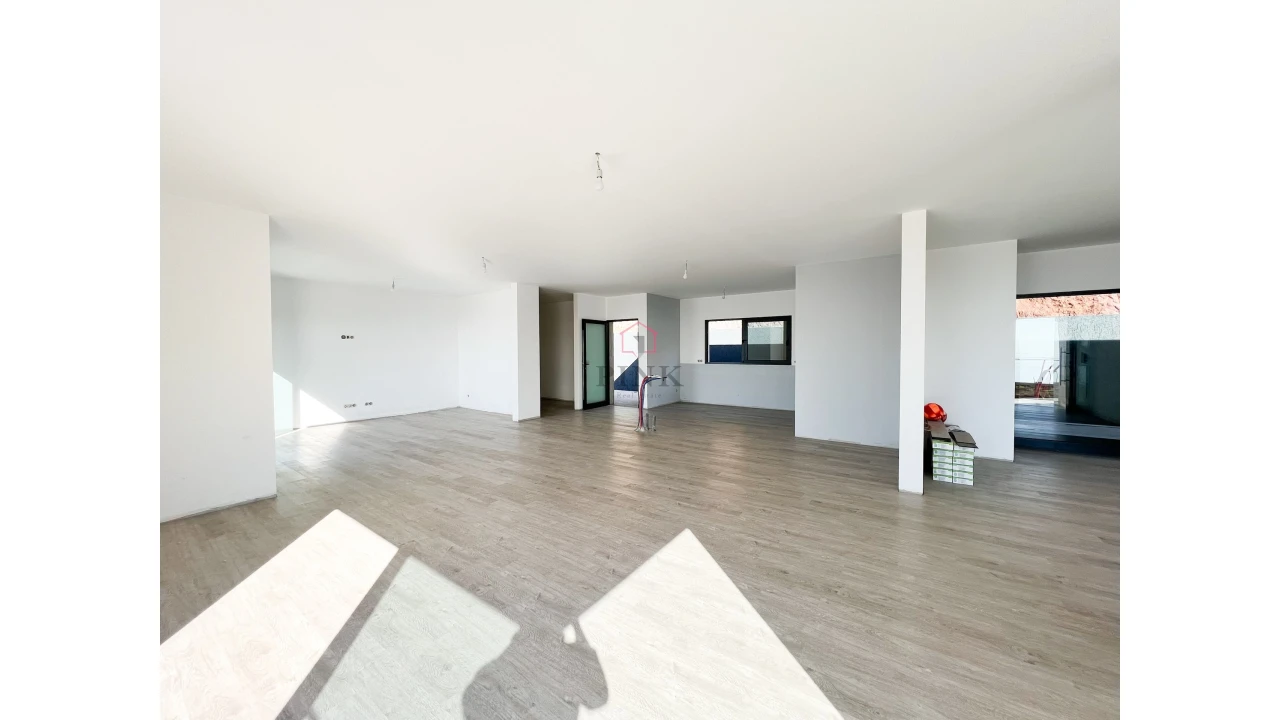 Moradia T3 para Venda em Estreito de Camara de Lobos Foto 13