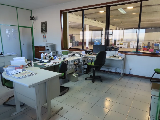 Armazém para Venda em São Miguel do Souto e Mosteirô Foto 2