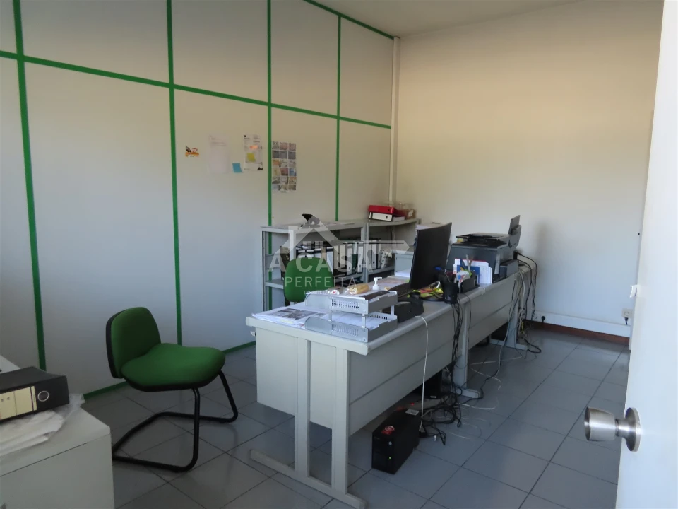 Armazém para Venda em São Miguel do Souto e Mosteirô Foto 3