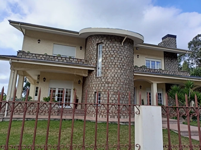 Moradia T4 para Venda em Caldas de São Jorge e Pigeiros Foto 1