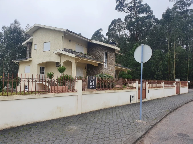 Moradia T4 para Venda em Caldas de São Jorge e Pigeiros Foto 33