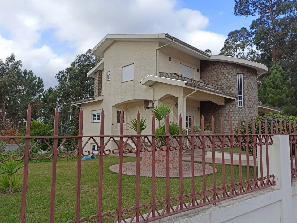 Moradia T4 para Venda em Caldas de São Jorge e Pigeiros Foto 30