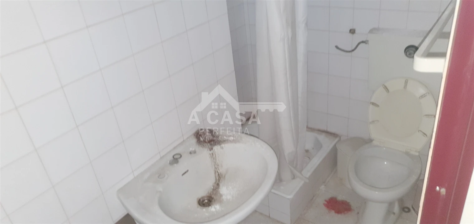 Armazém para Venda em São Miguel do Souto e Mosteirô Foto 30