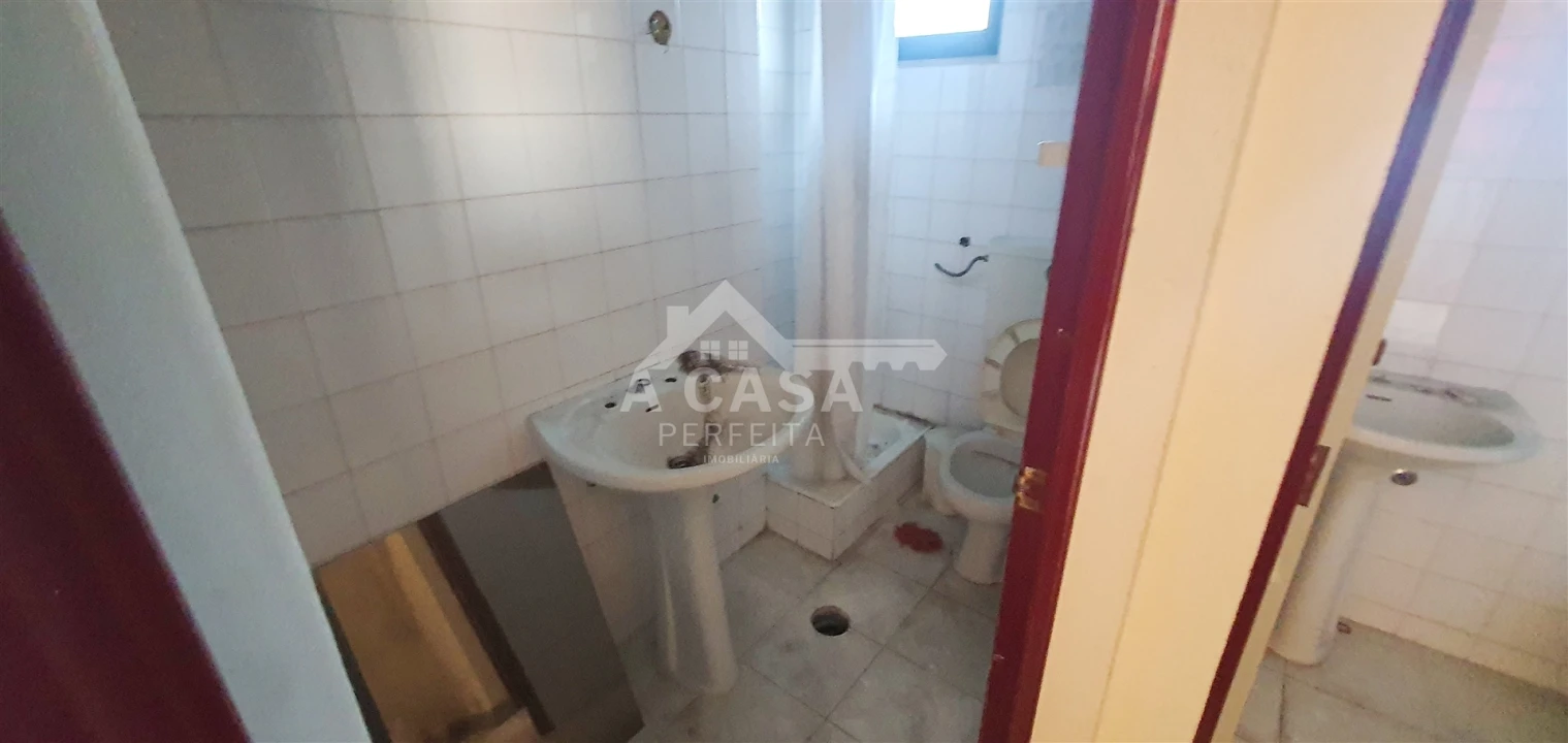 Armazém para Venda em São Miguel do Souto e Mosteirô Foto 32