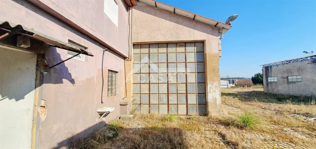 Armazém para Venda em São Miguel do Souto e Mosteirô Foto 16