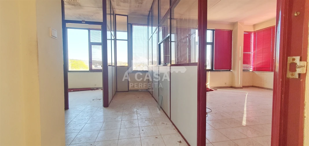 Armazém para Venda em São Miguel do Souto e Mosteirô Foto 29