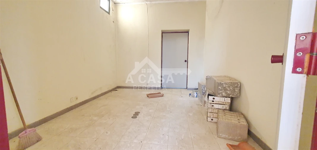 Armazém para Venda em São Miguel do Souto e Mosteirô Foto 28