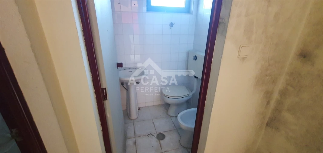 Armazém para Venda em São Miguel do Souto e Mosteirô Foto 31