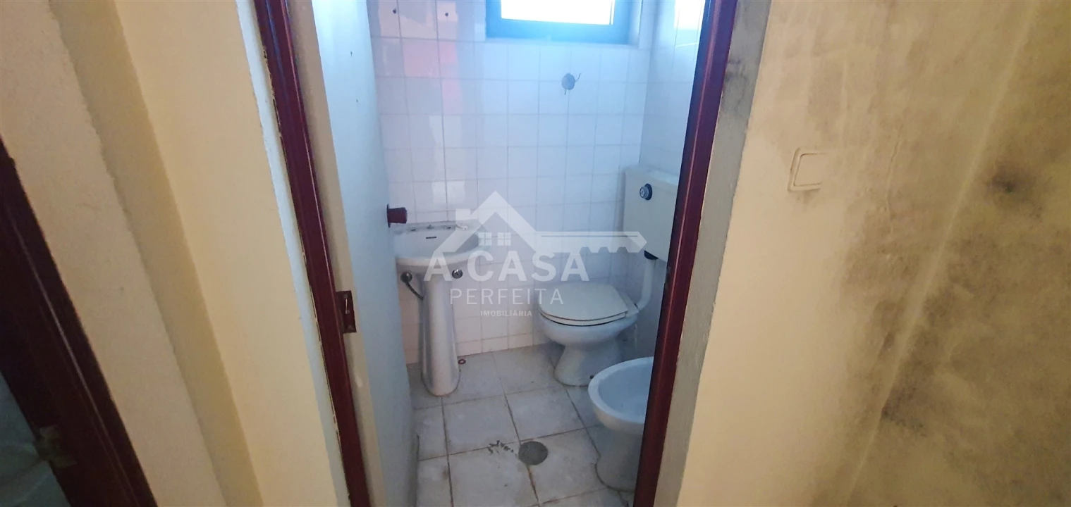 Armazém para Venda em São Miguel do Souto e Mosteirô Foto 31