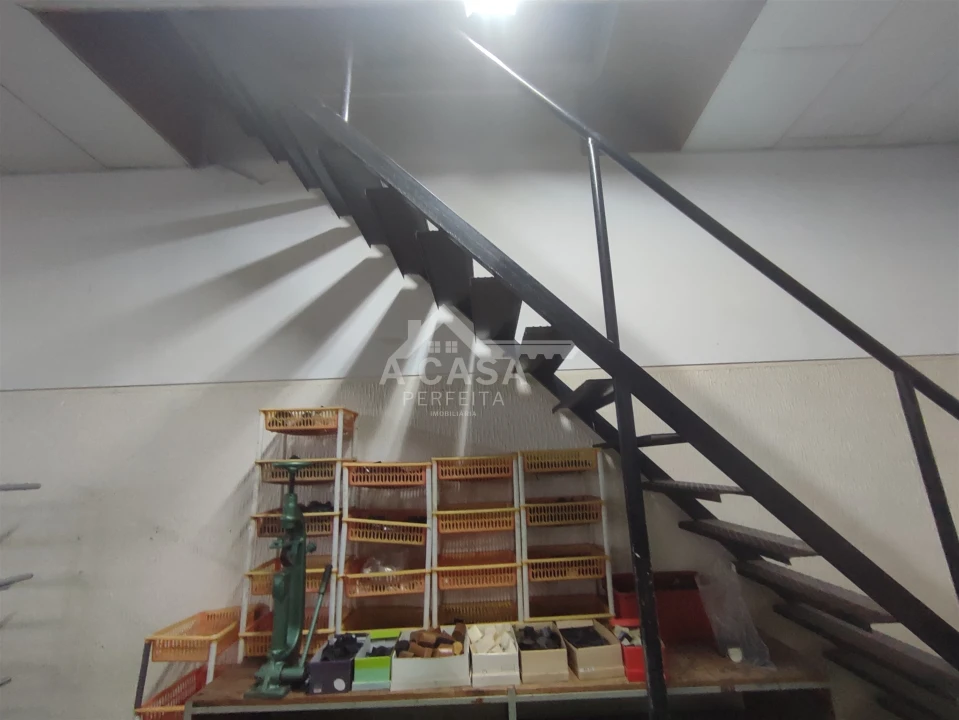 Armazém para Venda em O. Azeméis, Riba-Ul, Ul, Macinhata Seixa, Madail Foto 33