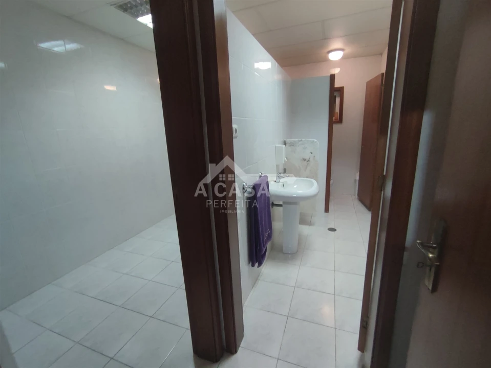 Armazém para Venda em O. Azeméis, Riba-Ul, Ul, Macinhata Seixa, Madail Foto 37