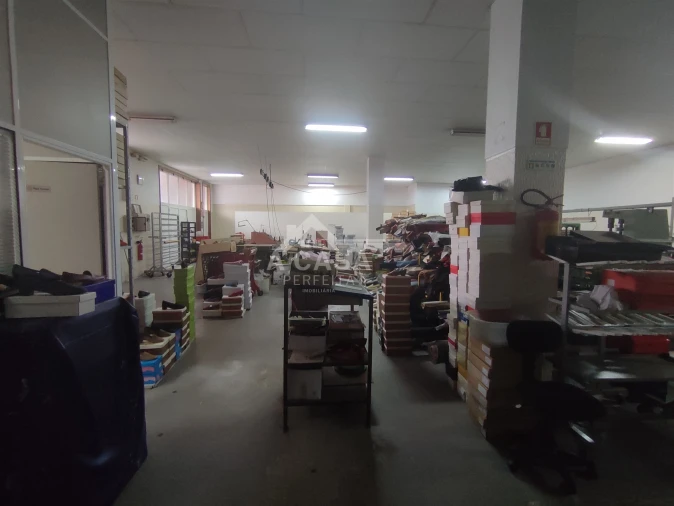 Armazém para Venda em O. Azeméis, Riba-Ul, Ul, Macinhata Seixa, Madail Foto 31