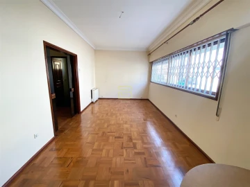 Moradia T4 para Venda em Lordelo do Ouro e Massarelos
