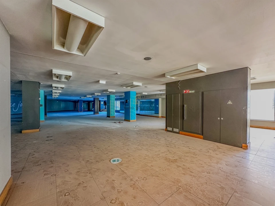 Loja para Venda em Parque das Nações Foto 25