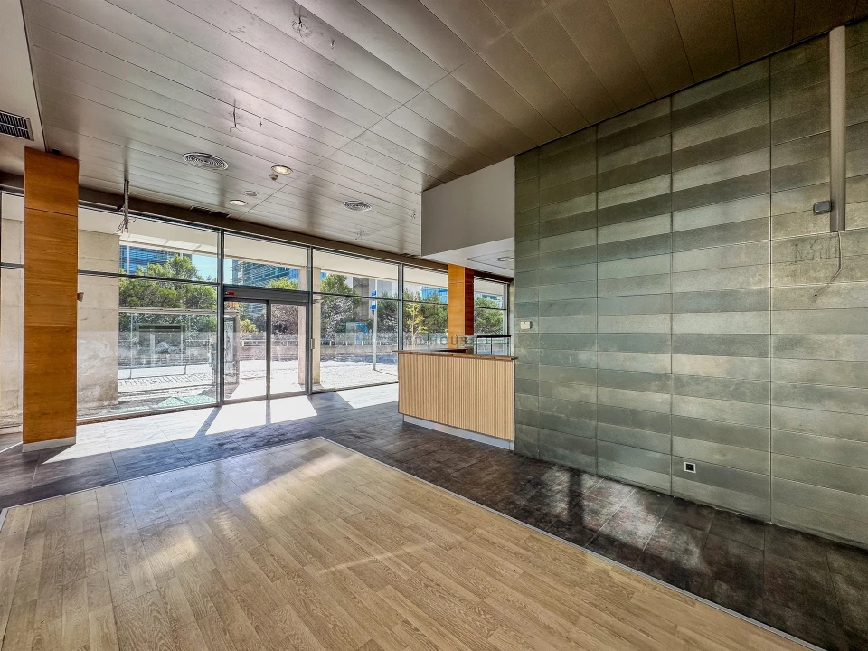 Loja para Venda em Parque das Nações Foto 4