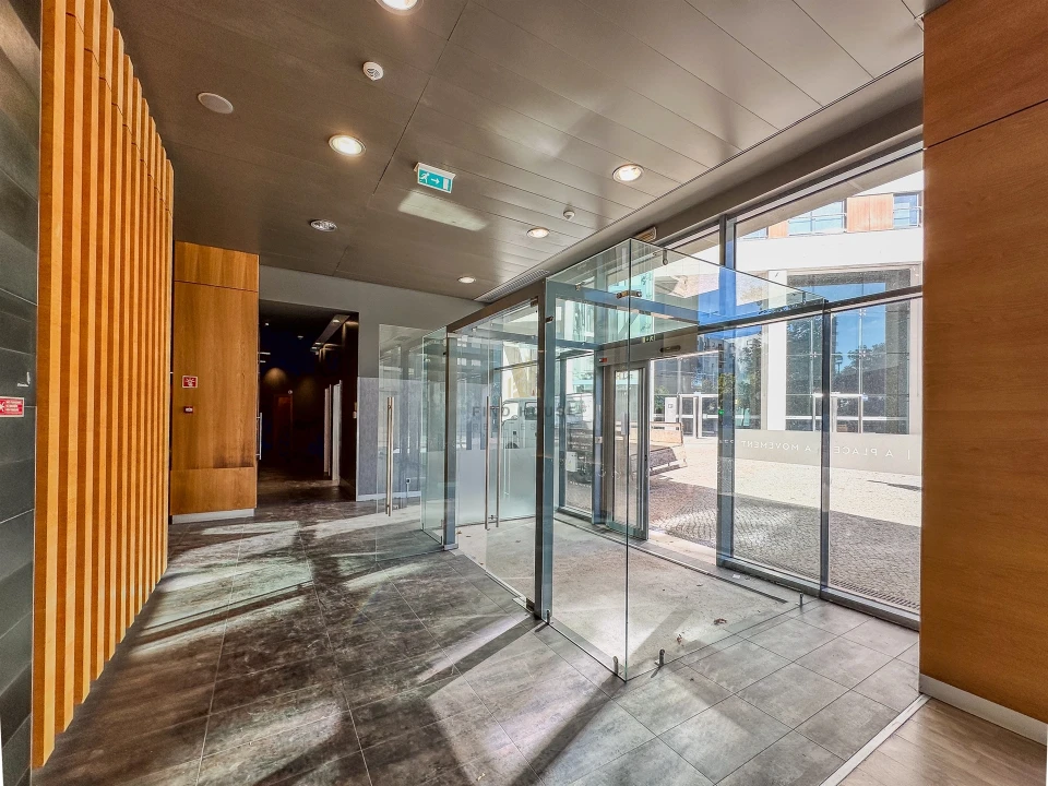 Loja para Arrendamento em Parque das Nações Foto 1