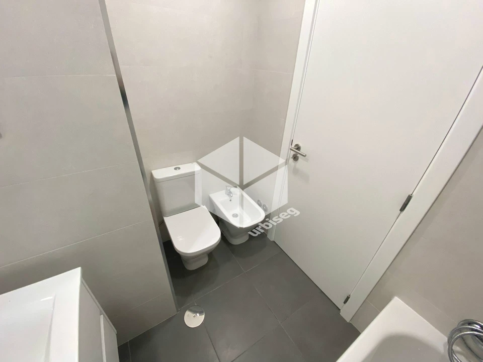 Apartamento T4 para Venda em Buarcos Foto 16