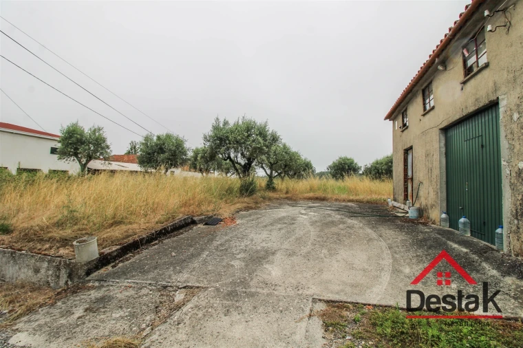 Moradia T3 para Venda em Nogueira do Cravo Foto 8