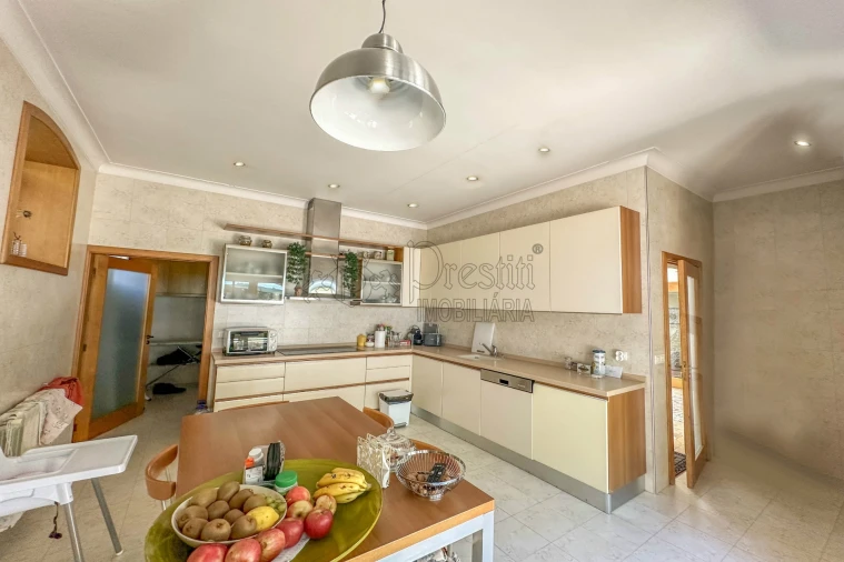 Moradia T4 para Venda em Infias Foto 18