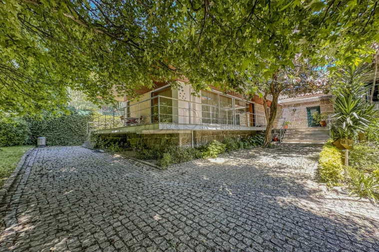 Moradia T4 para Venda em Infias Foto 1