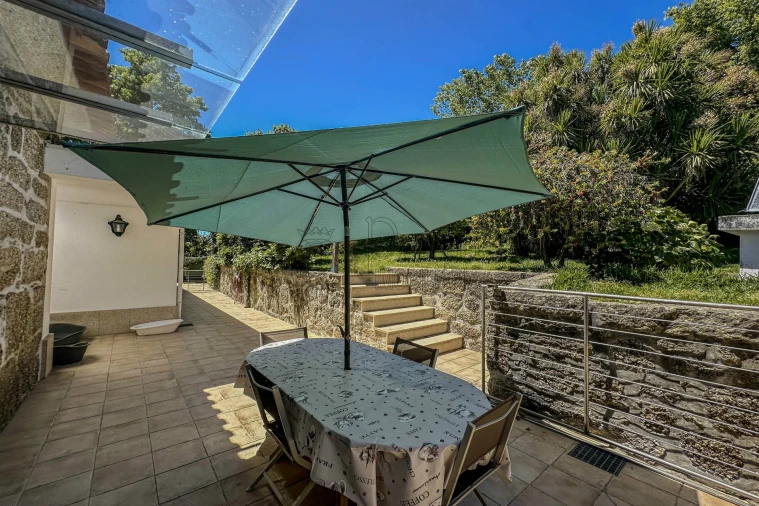 Moradia T4 para Venda em Infias Foto 9