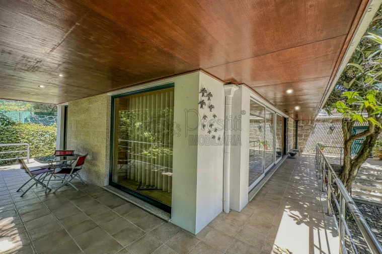 Moradia T4 para Venda em Infias Foto 5