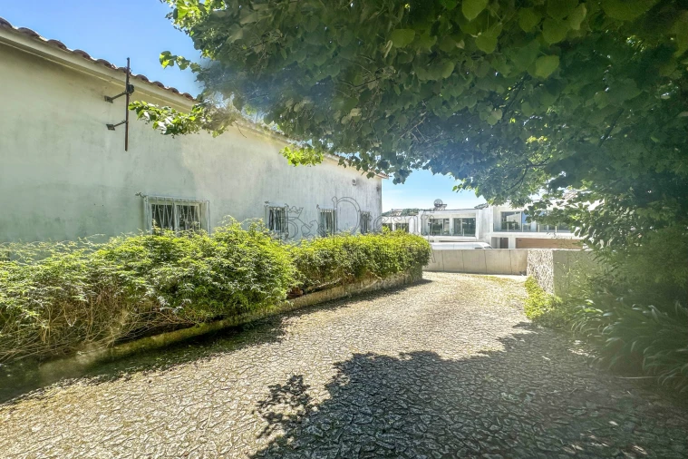 Moradia T4 para Venda em Infias Foto 37