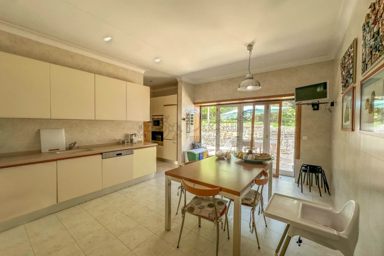 Moradia T4 para Venda em Infias Foto 16