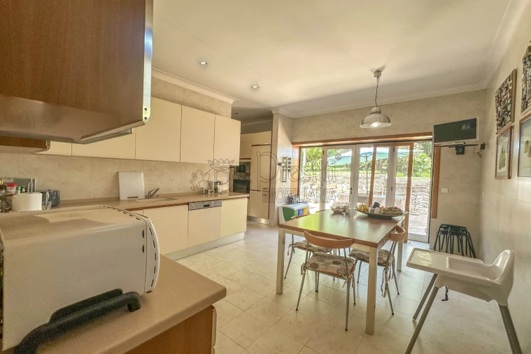 Moradia T4 para Venda em Infias Foto 8