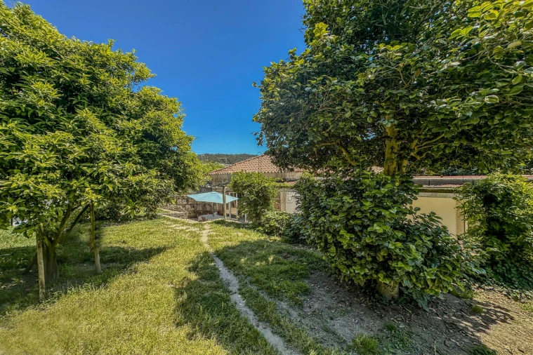 Moradia T4 para Venda em Infias Foto 12