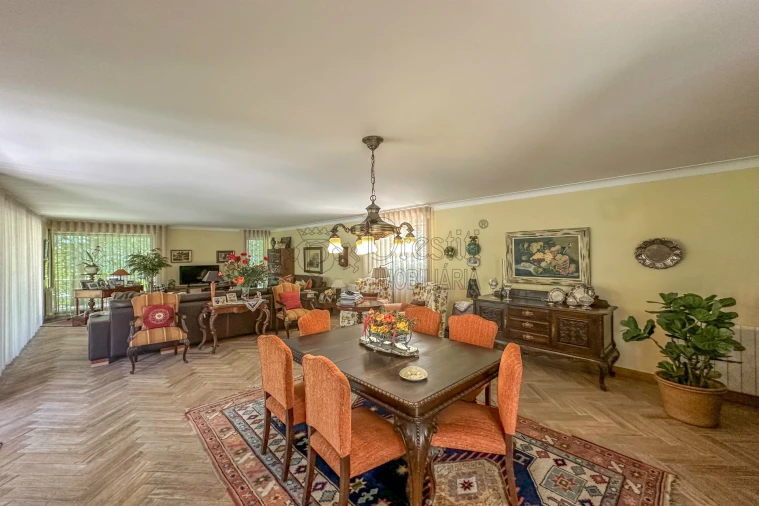 Moradia T4 para Venda em Infias Foto 4