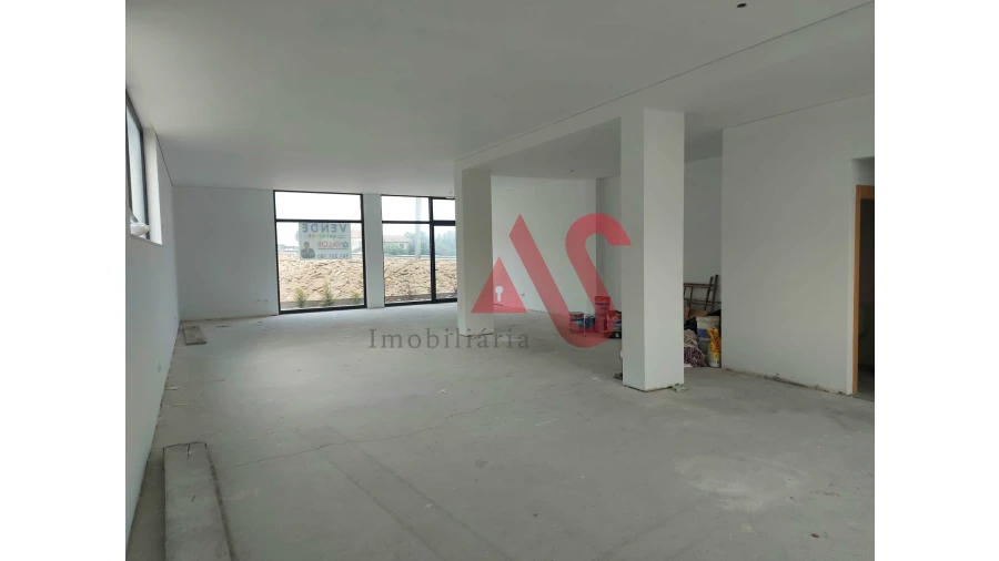 Loja para Venda em Landim Foto 1