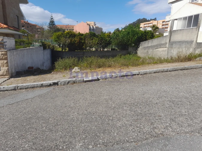 Terreno para Venda em Canelas