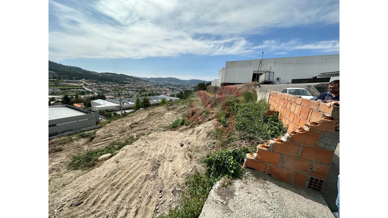 Terreno para Venda em Infias Foto 3