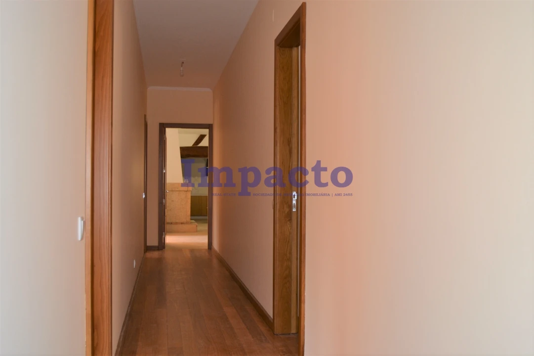 Moradia T6 para Venda em Fajões Foto 46