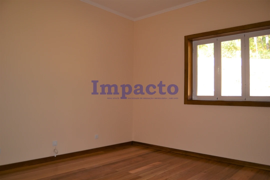 Moradia T6 para Venda em Fajões Foto 26