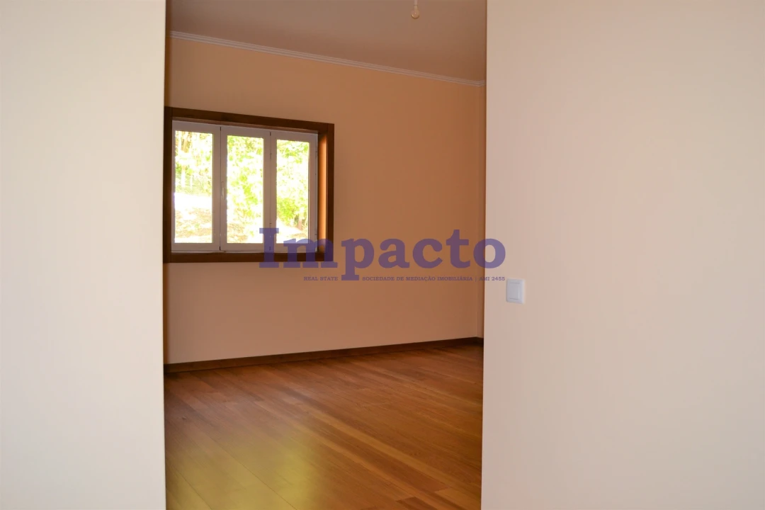 Moradia T6 para Venda em Fajões Foto 38