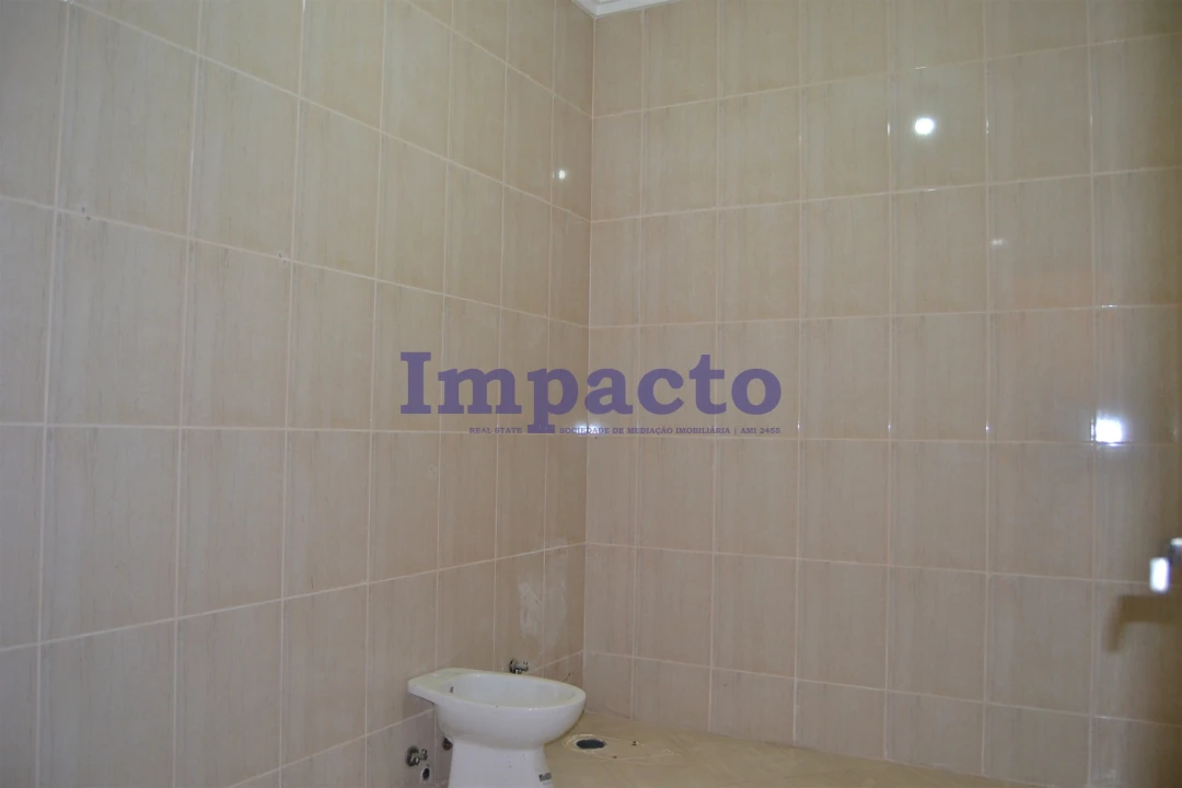 Moradia T6 para Venda em Fajões Foto 32