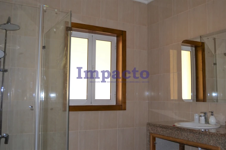 Moradia T6 para Venda em Fajões Foto 19