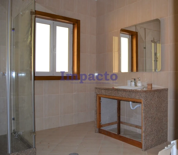 Moradia T6 para Venda em Fajões Foto 21