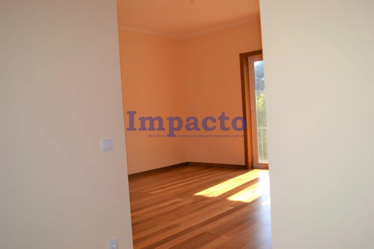 Moradia T6 para Venda em Fajões Foto 34