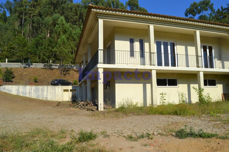 Moradia T6 para Venda em Fajões Foto 80