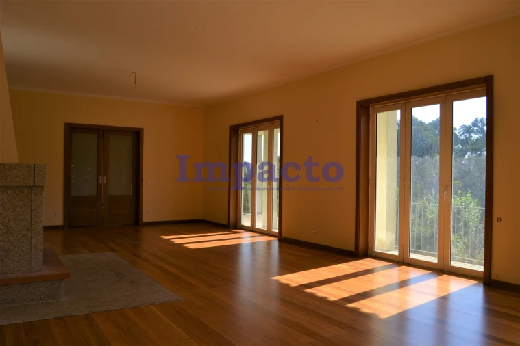 Moradia T6 para Venda em Fajões Foto 8